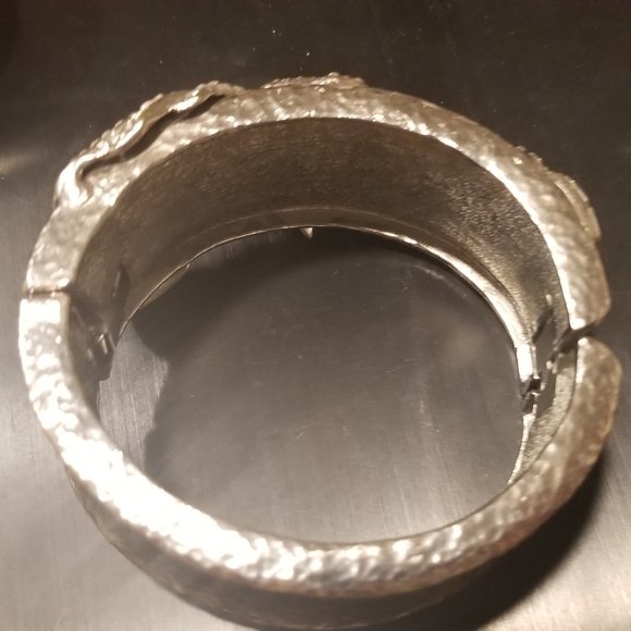 RARE STATEMENT VINTAGE JOSE MARIA BARRERA FEATHER Crystal SILVER BRACELET BANGLE - Picture 11 of 12